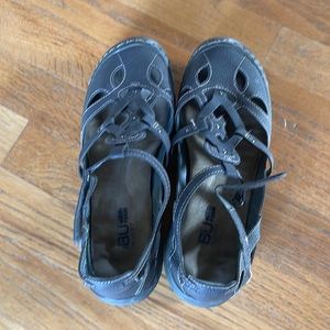 Women’s sandals 7.5
